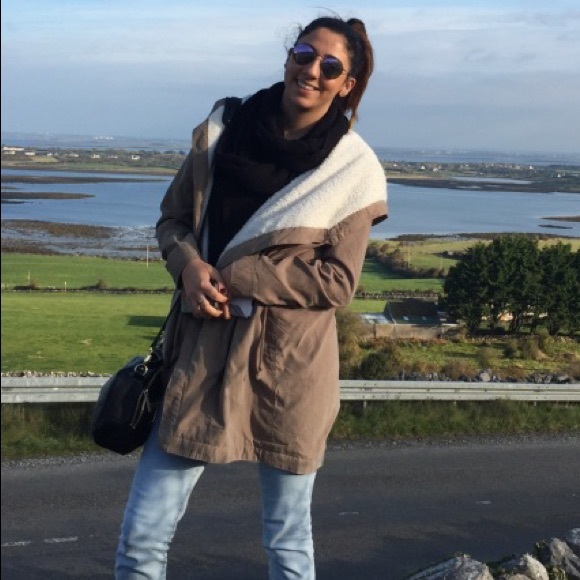 FUR COAT - Picture 3 of 3